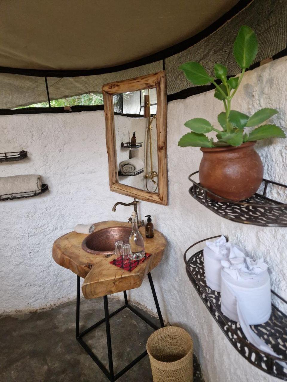 Dolly Farm & River Camp, Luxury Tents Usa River Extérieur photo