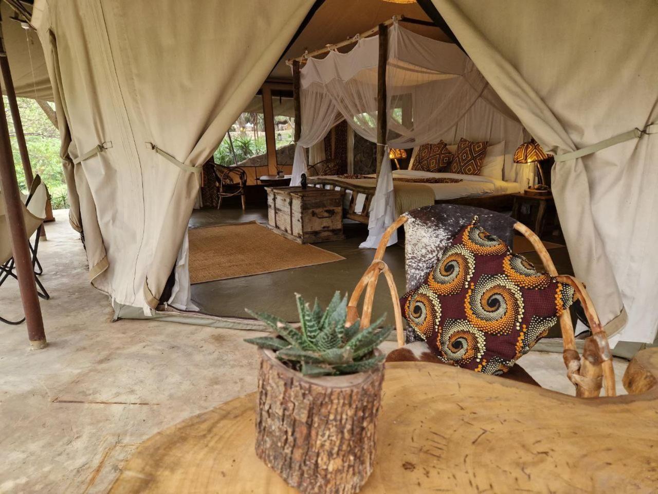 Dolly Farm & River Camp, Luxury Tents Usa River Extérieur photo