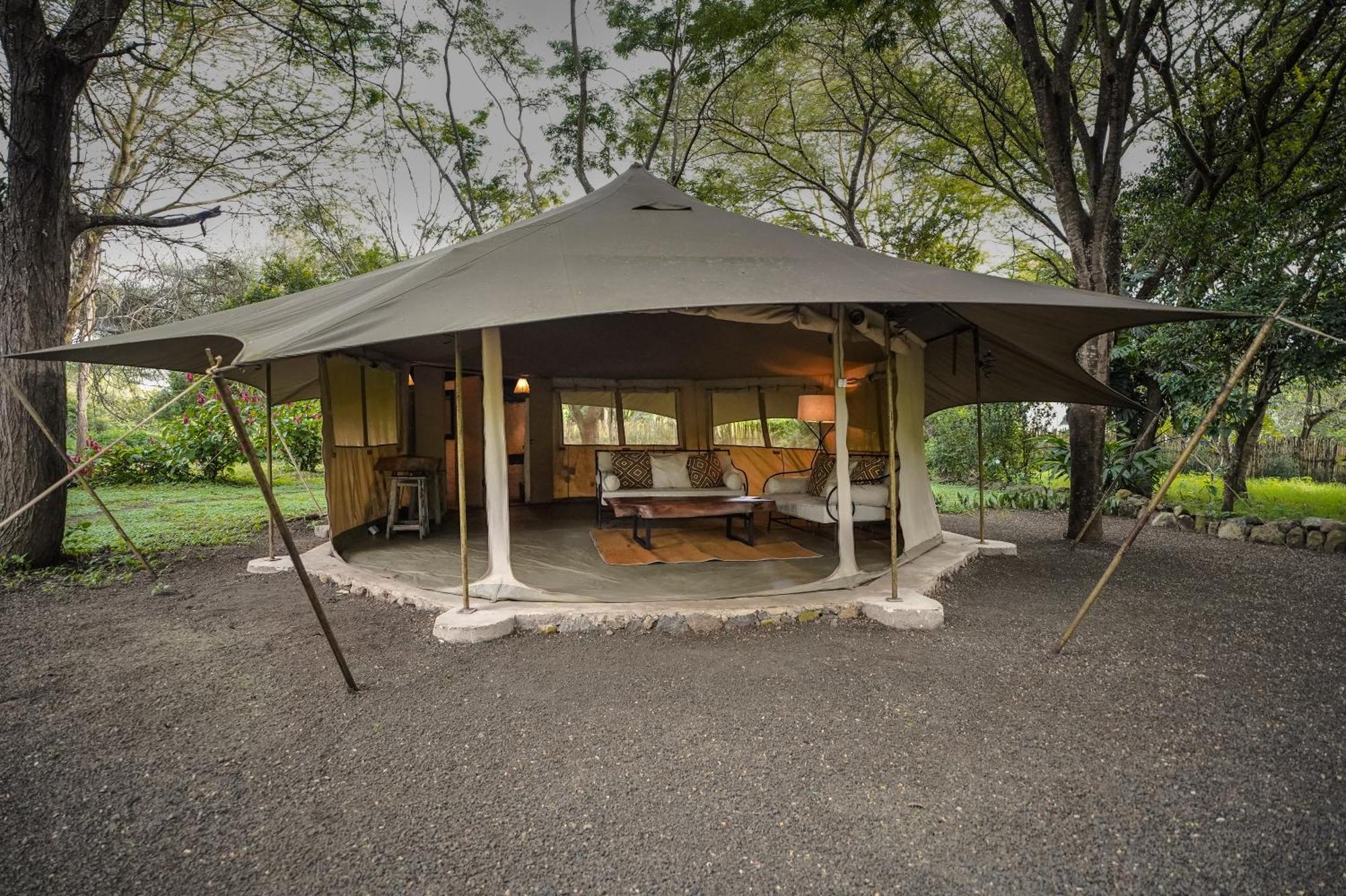 Dolly Farm & River Camp, Luxury Tents Usa River Extérieur photo